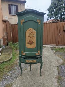 18th-century corner cabinet